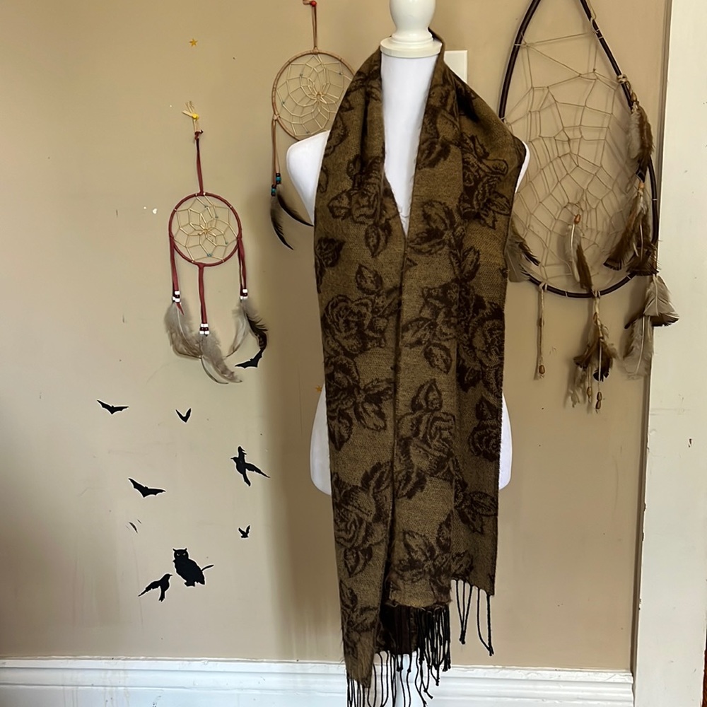 Berkshire: Woman’s shawl.